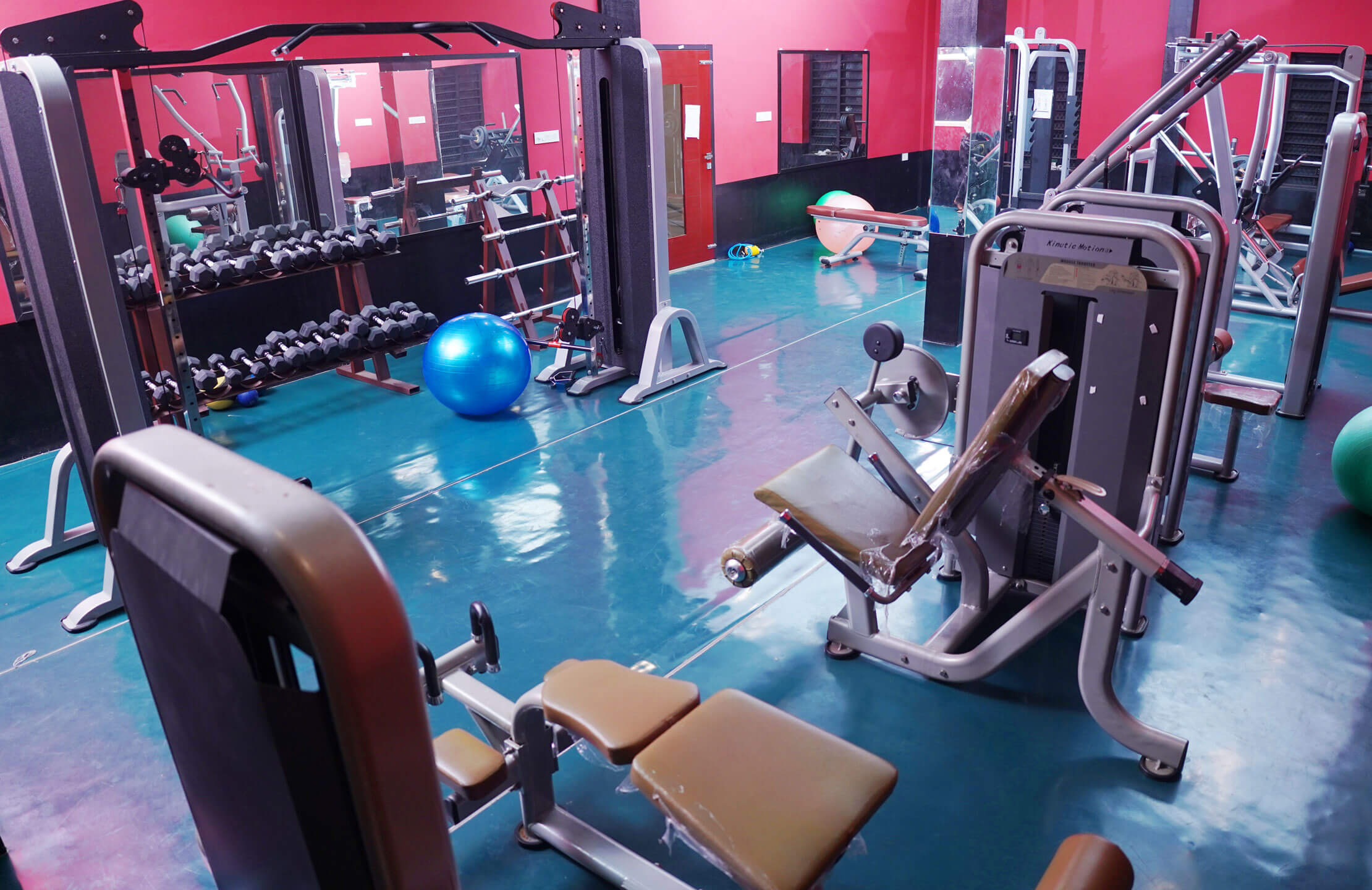 AEROBIC & FITNESS HALL